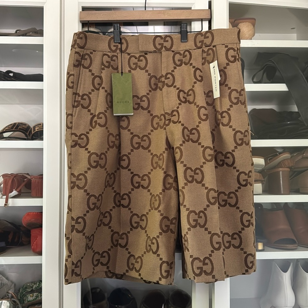 Gucci Shorts (new, never worn) - size 54/US 38
